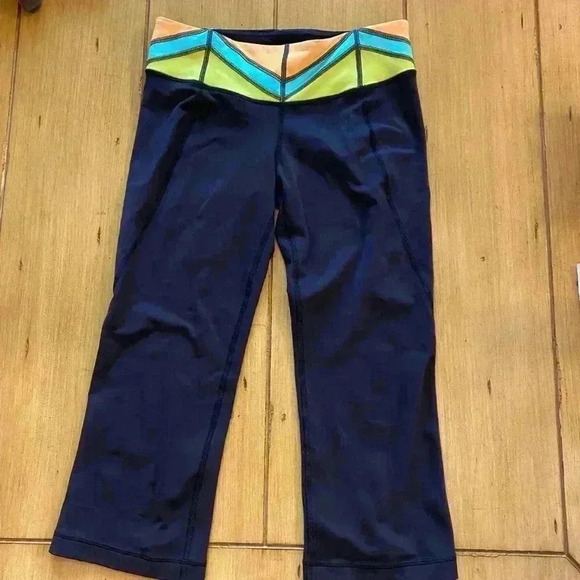 Lululemon Crop Leggings size 6 - Picture 2 of 10